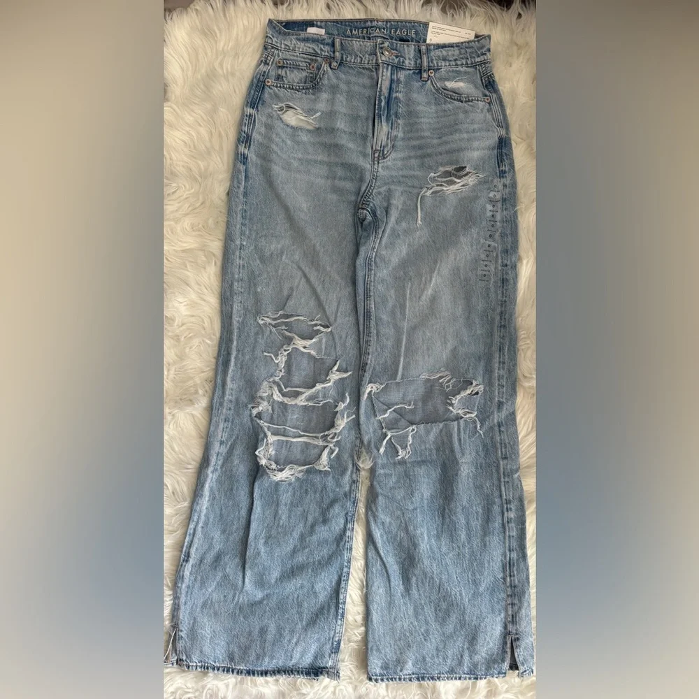 American Eagle Outfitters Light Blue Distressed Jeans